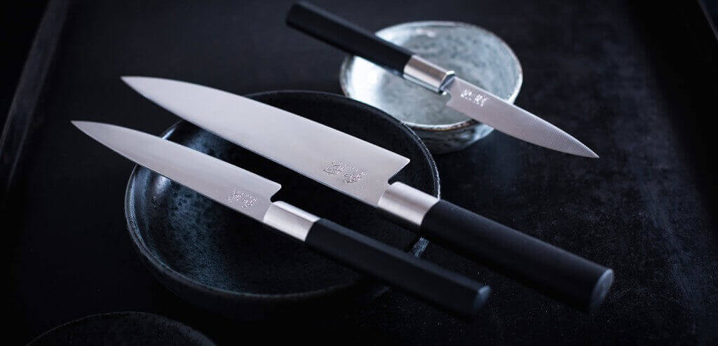 Présentation de la mallette 5 couteaux japonais KAI Wasabi Black Euro