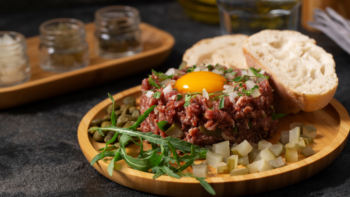 Découper morceau de boeuf pour tartare