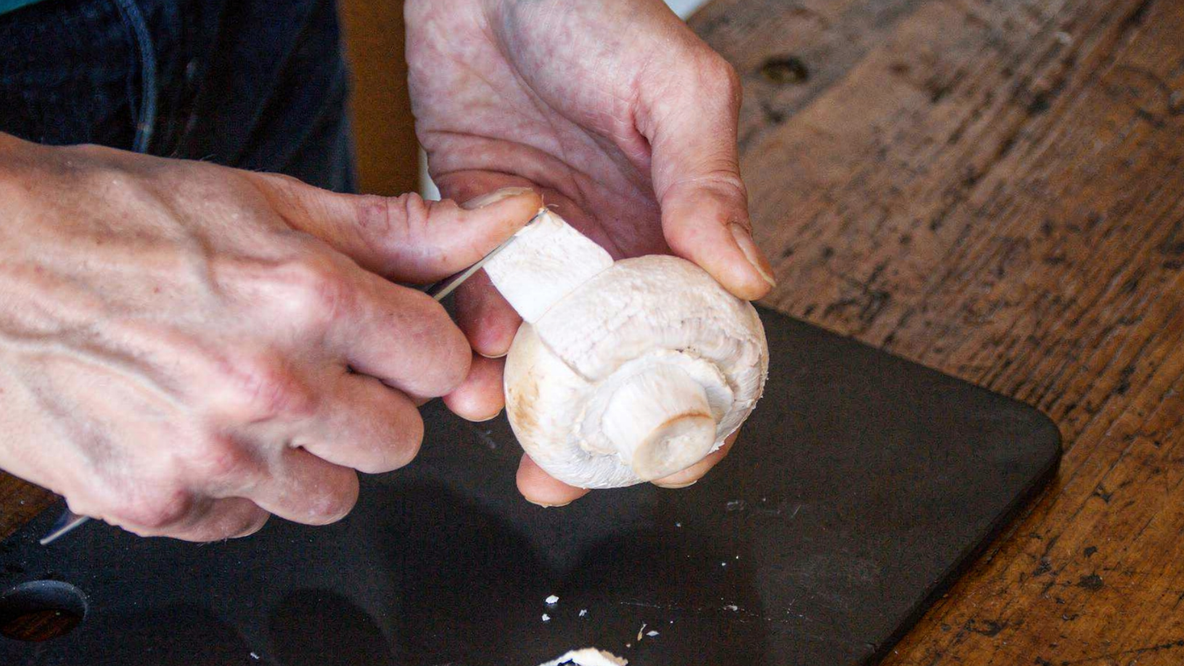éplucher champignon