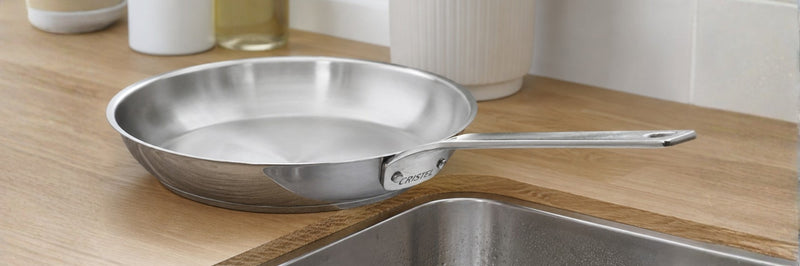 Nettoyer poêle inox Cristel : nos conseils efficaces