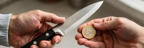 offrir une pièce contre un couteau