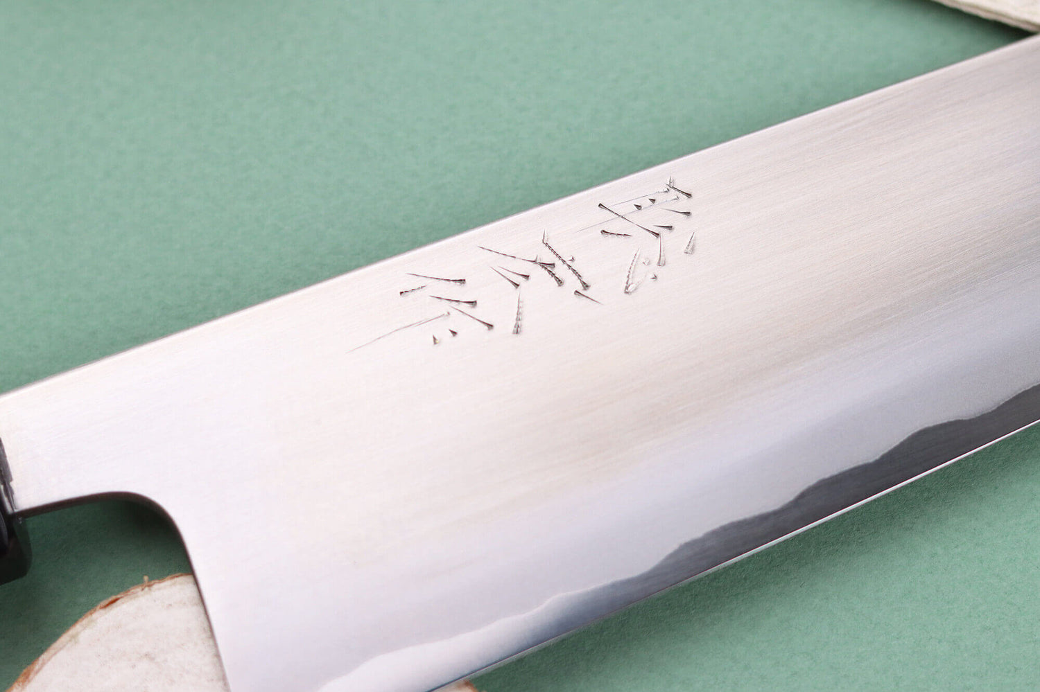 Couteau de chef 21cm japonais artisanal Toshihiro Wakui Shirogami 2 San Maï poli