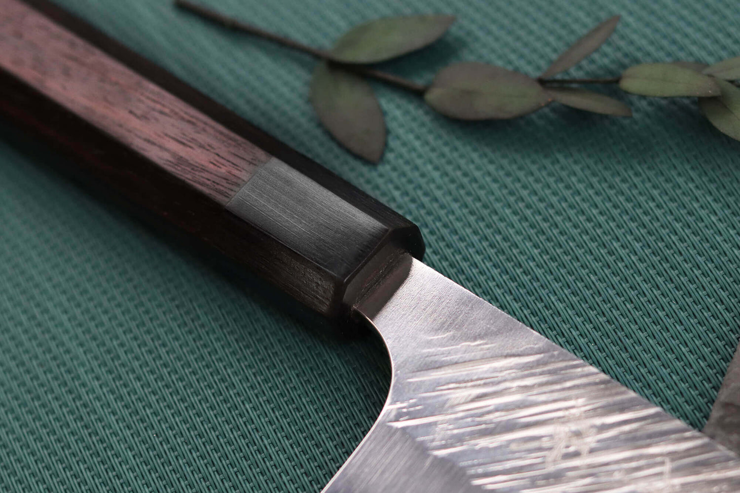 Couteau Bunka japonais artisanal Yu Kurosaki Fujin 16,5cm SG2