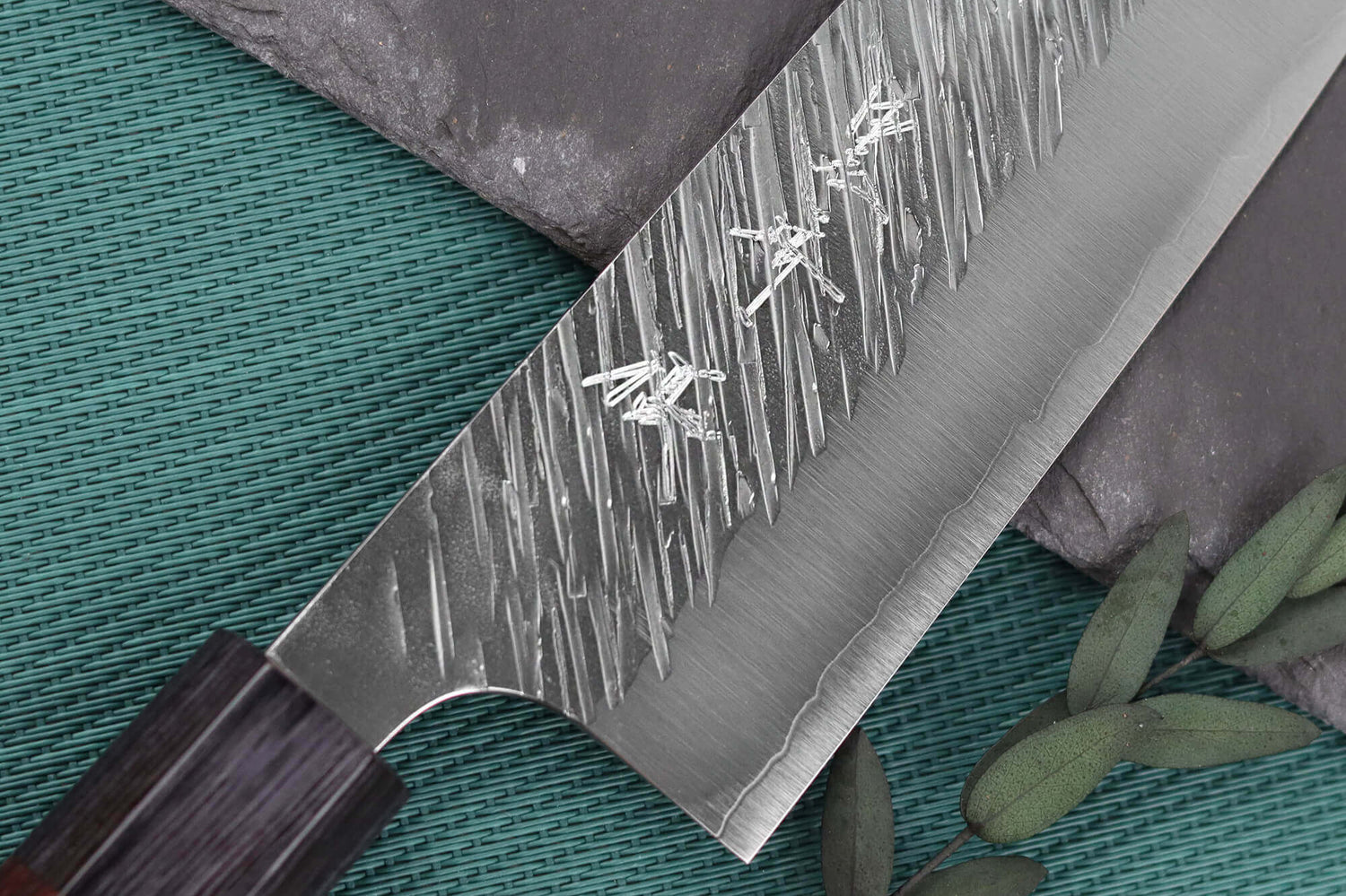 Couteau santoku japonais artisanal Yu Kurosaki Fujin 16,5cm SG2