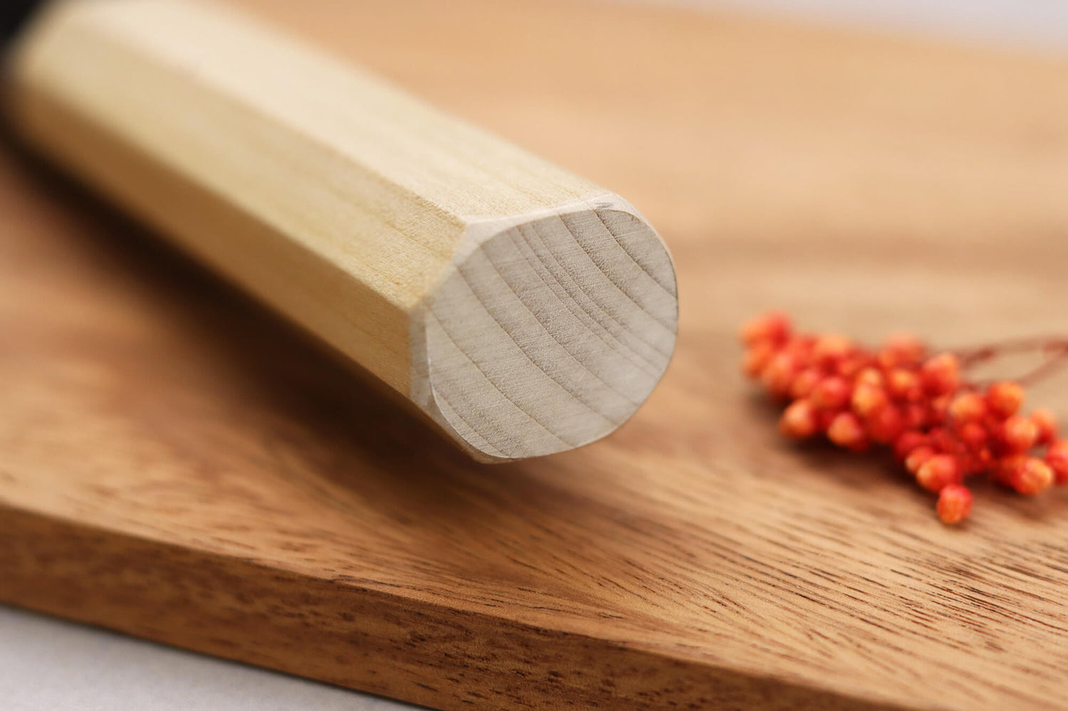 Couteau santoku kiritsuke 18cm japonais artisanal Momotaro Ginsan manche en magnolia