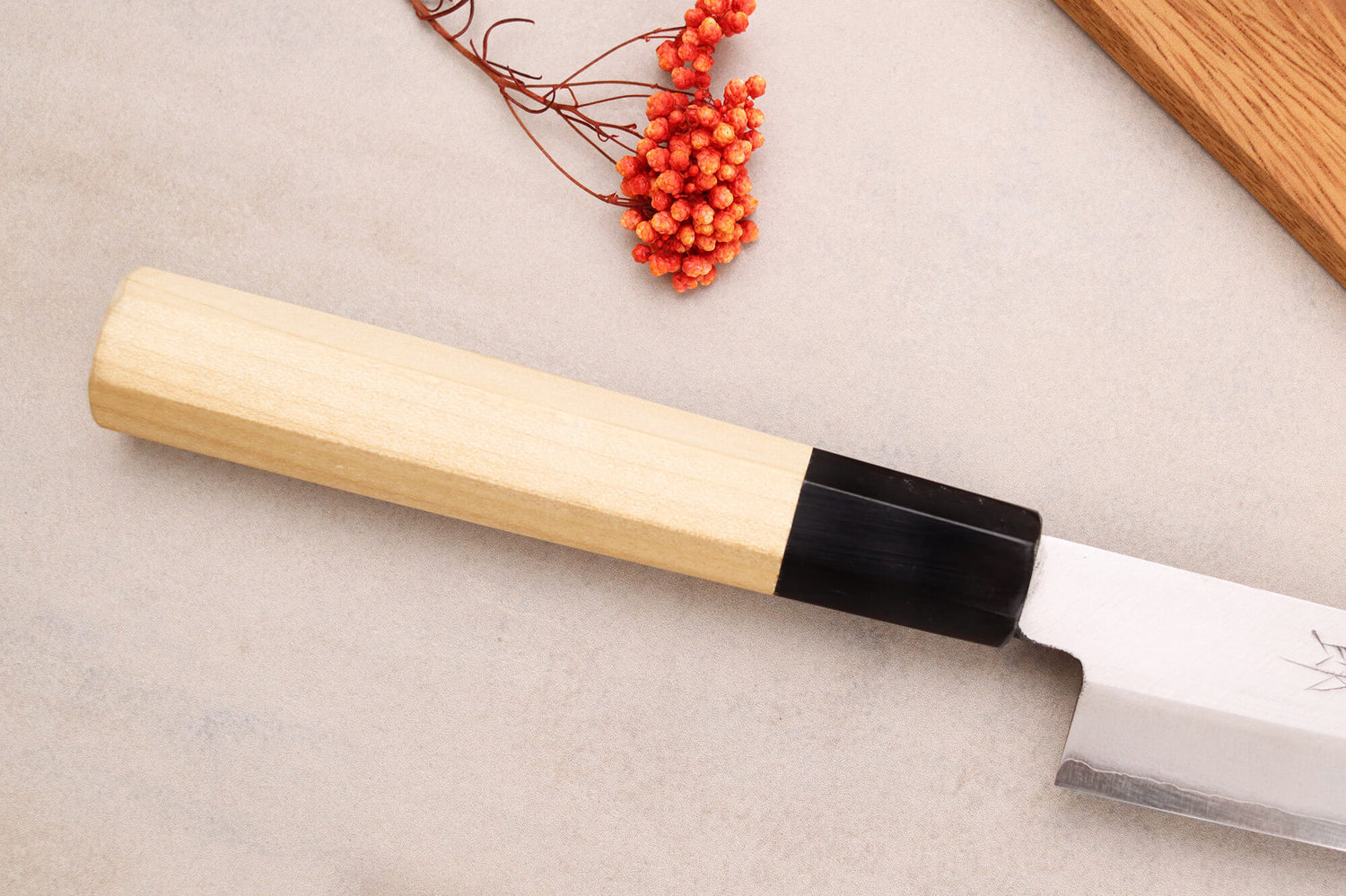 Couteau sujihiki kiritsuke 24cm japonais artisanal Momotaro Ginsan manche en magnolia