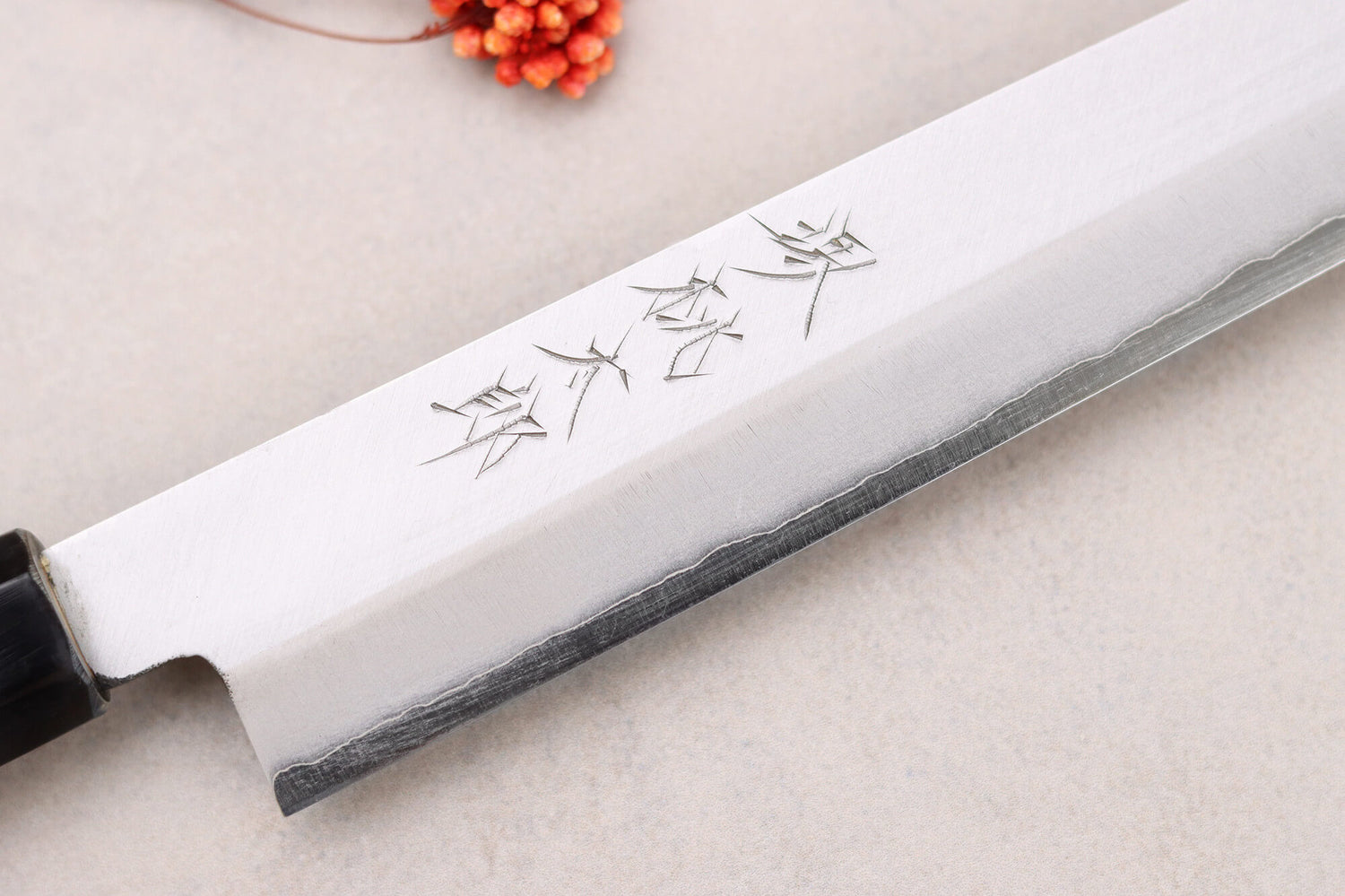 Couteau sujihiki kiritsuke 24cm japonais artisanal Momotaro Ginsan manche en magnolia