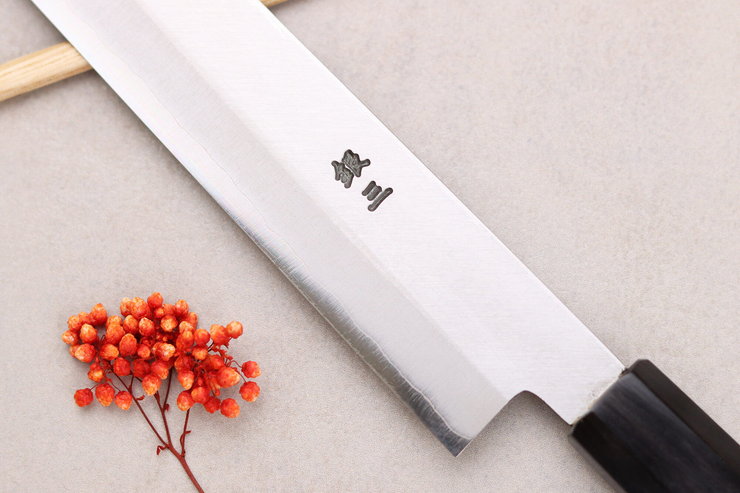 Couteau sujihiki kiritsuke 24cm japonais artisanal Momotaro Ginsan manche en magnolia