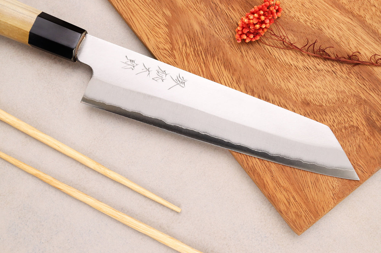 Couteau de chef kiritsuke 21cm japonais artisanal Momotaro Ginsan manche en magnolia