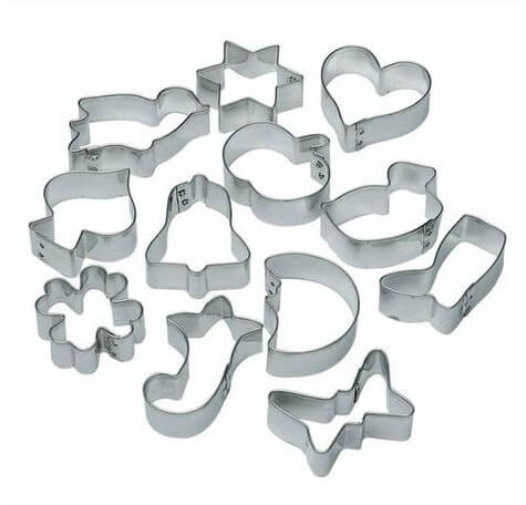 Set de 12 emporte pièces en fer blanc LARES