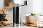 Moulin à poivre à manivelle Peugeot Isen U'Select en inox et bois de hêtre noir 18cm