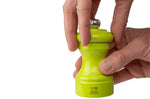 Moulin à poivre manuel Peugeot Bistro en bois de hêtre laqué vert pistache 10cm