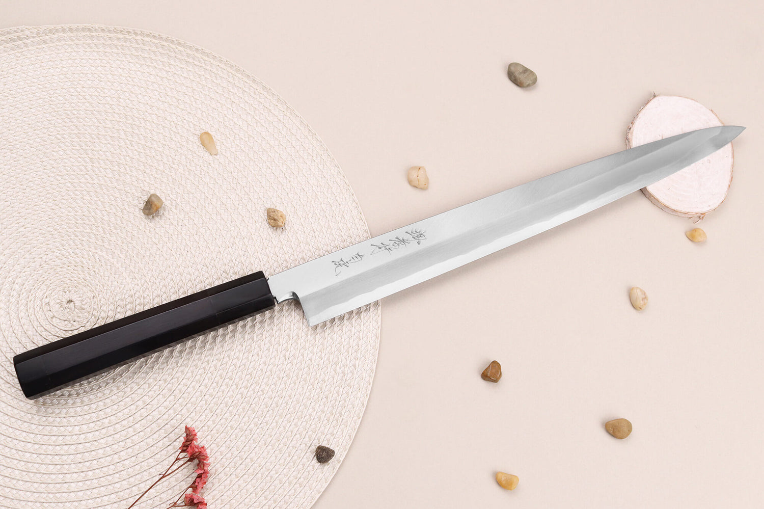 Couteau yanagiba japonais artisanal 33cm Sakai Takayuki Byakko manche en ébène + étui