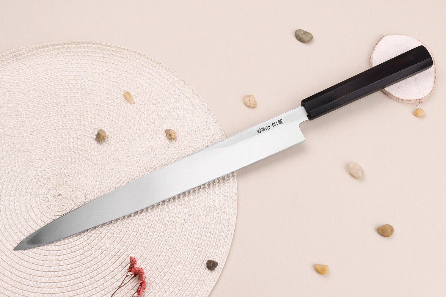 Couteau yanagiba japonais artisanal 33cm Sakai Takayuki Byakko manche en ébène + étui