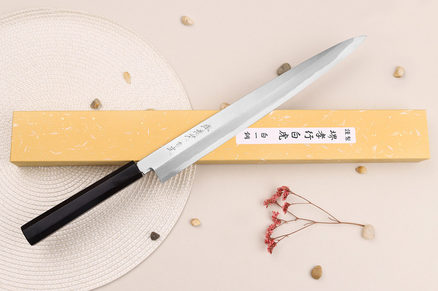 Couteau yanagiba japonais artisanal 33cm Sakai Takayuki Byakko manche en ébène + étui