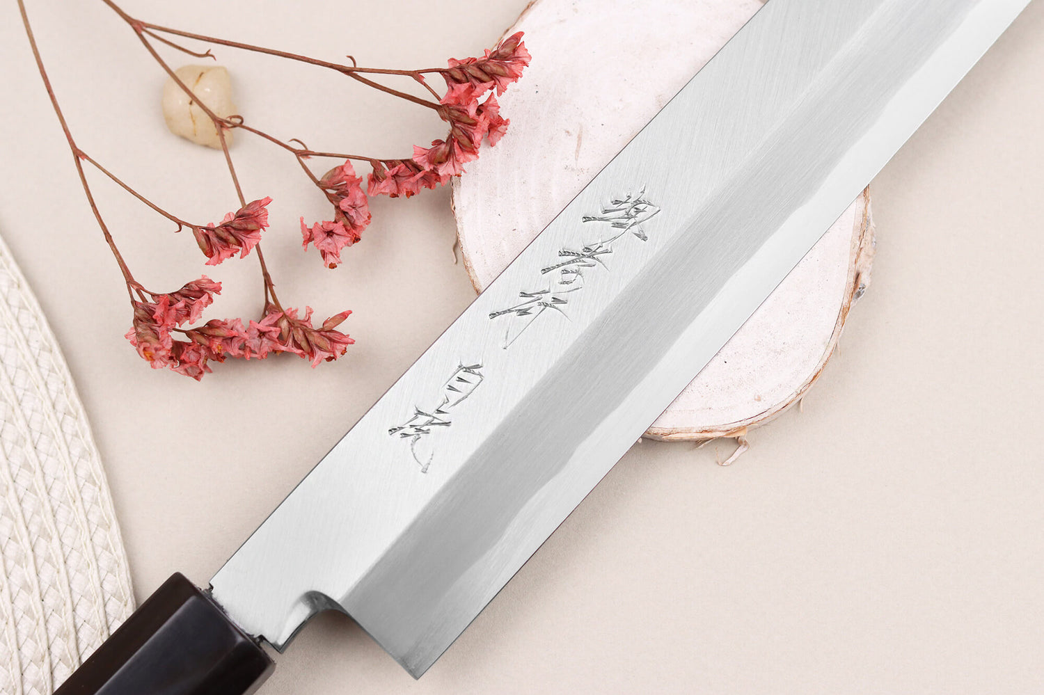 Couteau yanagiba japonais artisanal 33cm Sakai Takayuki Byakko manche en ébène + étui