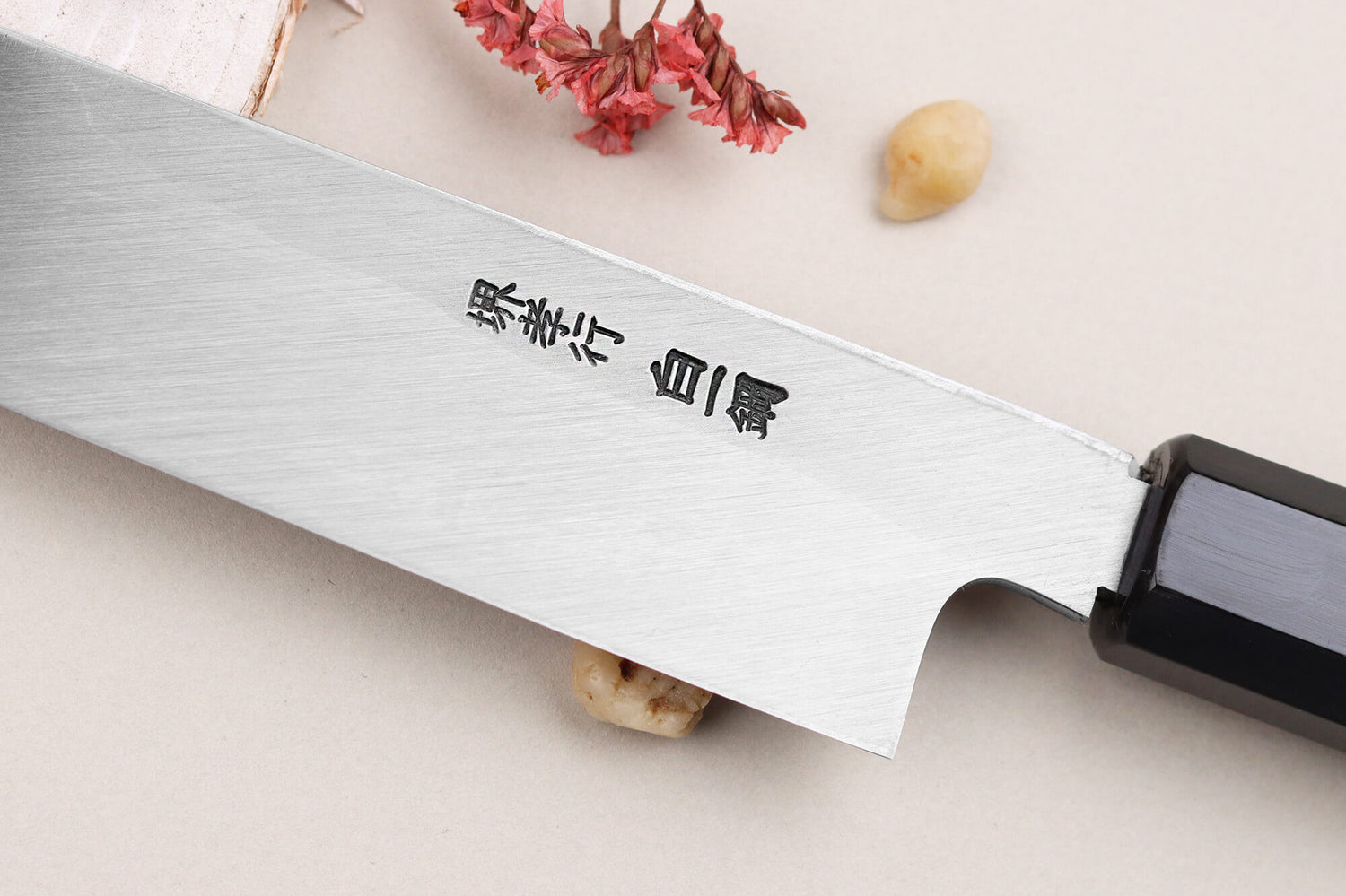 Couteau yanagiba kiritsuke japonais artisanal 30cm Sakai Takayuki Byakko manche en ébène + étui