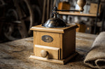 Moulin à café manuel Peugeot Antique en hêtre patiné 21cm
