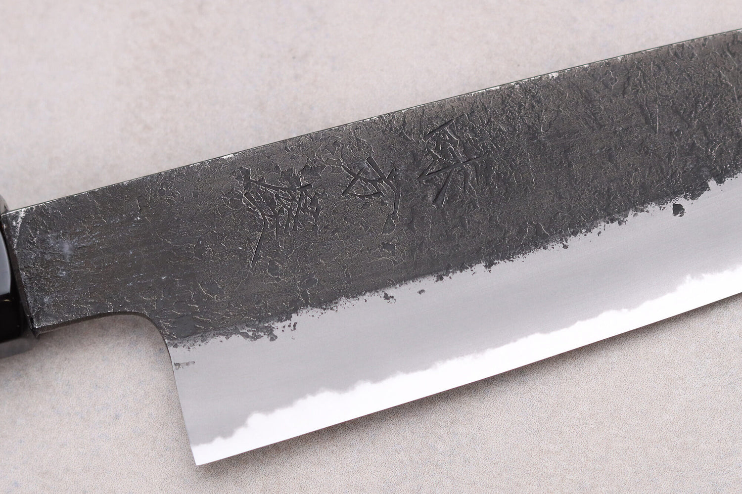 Couteau universel 15cm japonais artisanal Hinoura Mutsumi Ajikataya Black Nashiji