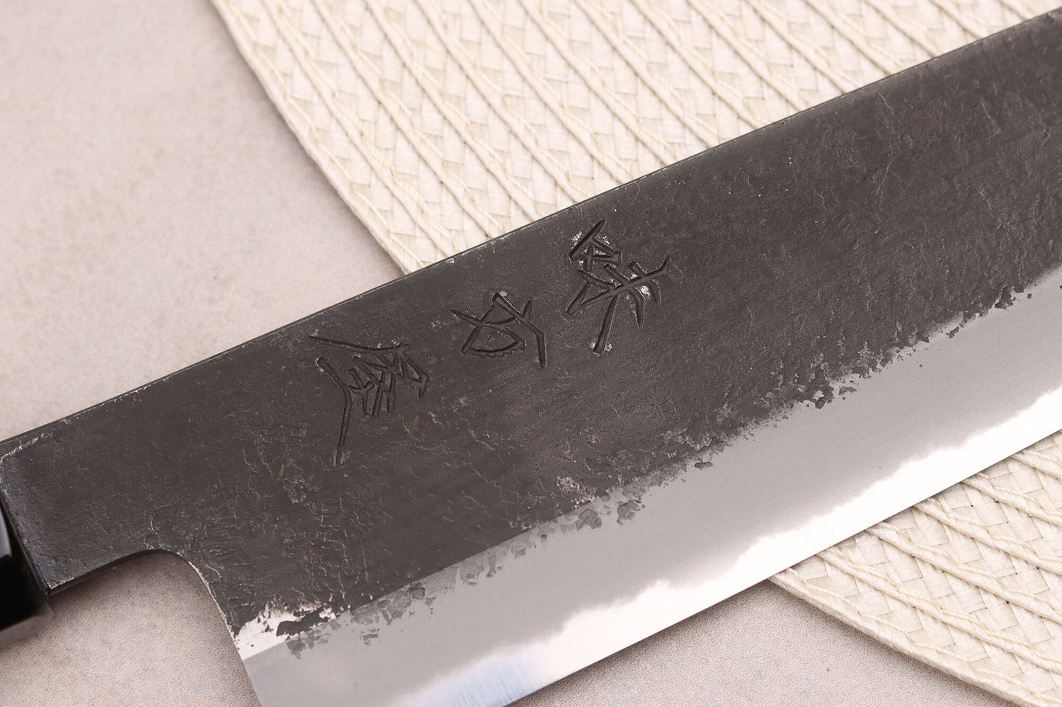 Couteau de chef 24cm japonais artisanal Hinoura Mutsumi Ajikataya Black Nashiji