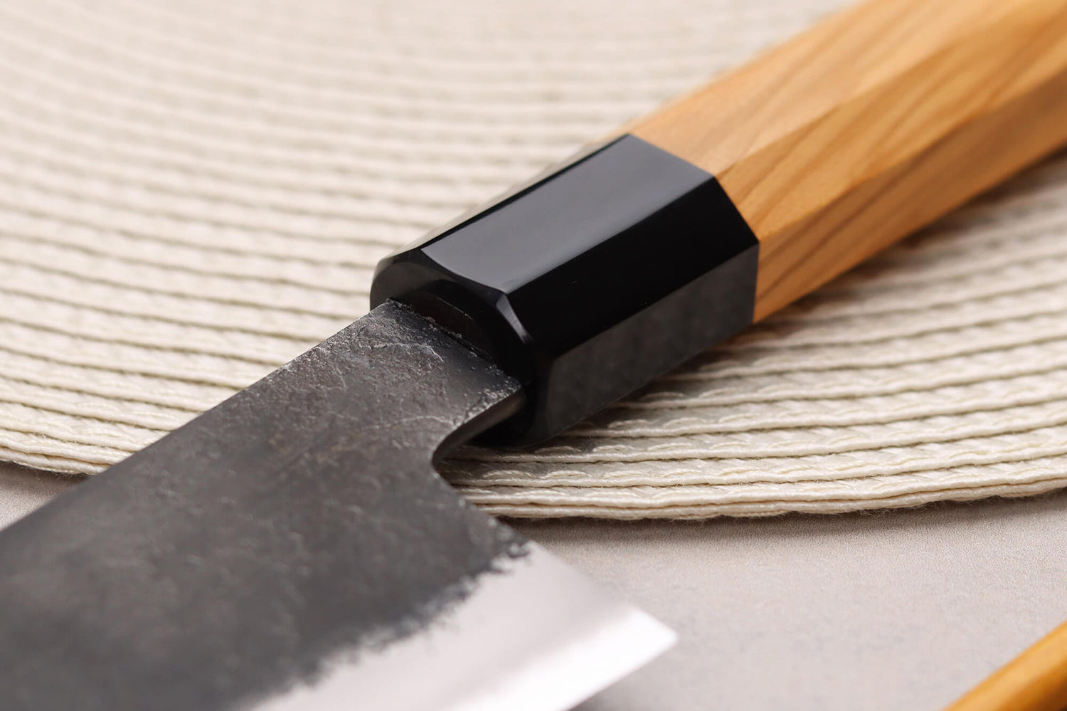 Couteau de chef 21cm japonais artisanal Hinoura Mutsumi Ajikataya Black Nashiji