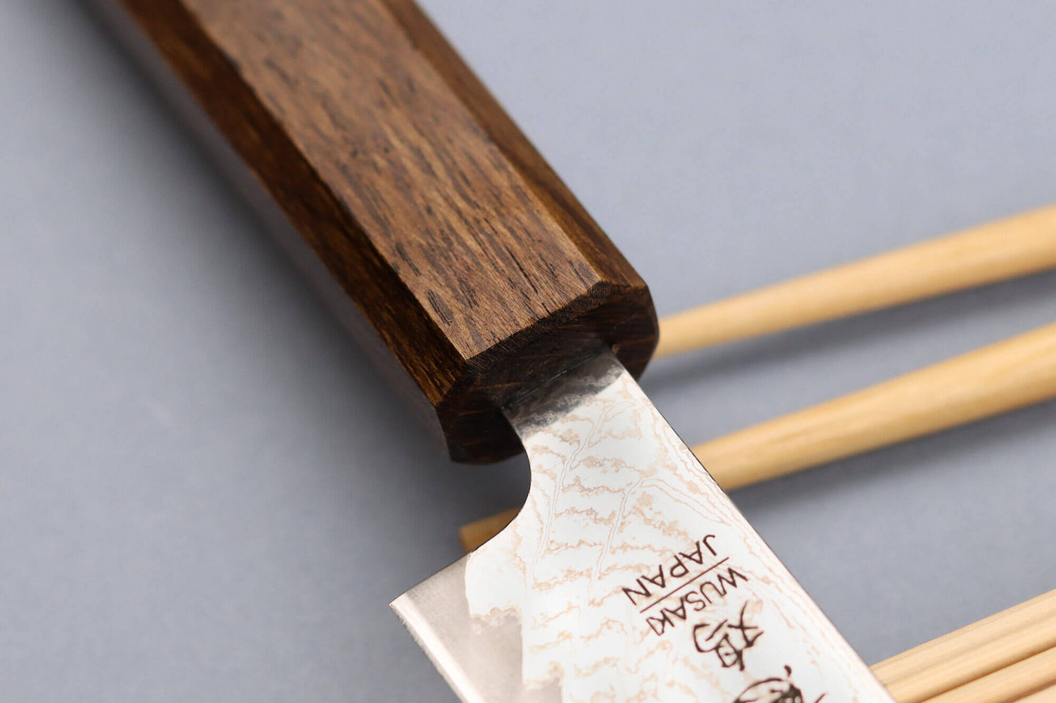 Couteau universel japonais artisanal Wusaki Unagi AUS10 Damas 15cm manche en chêne