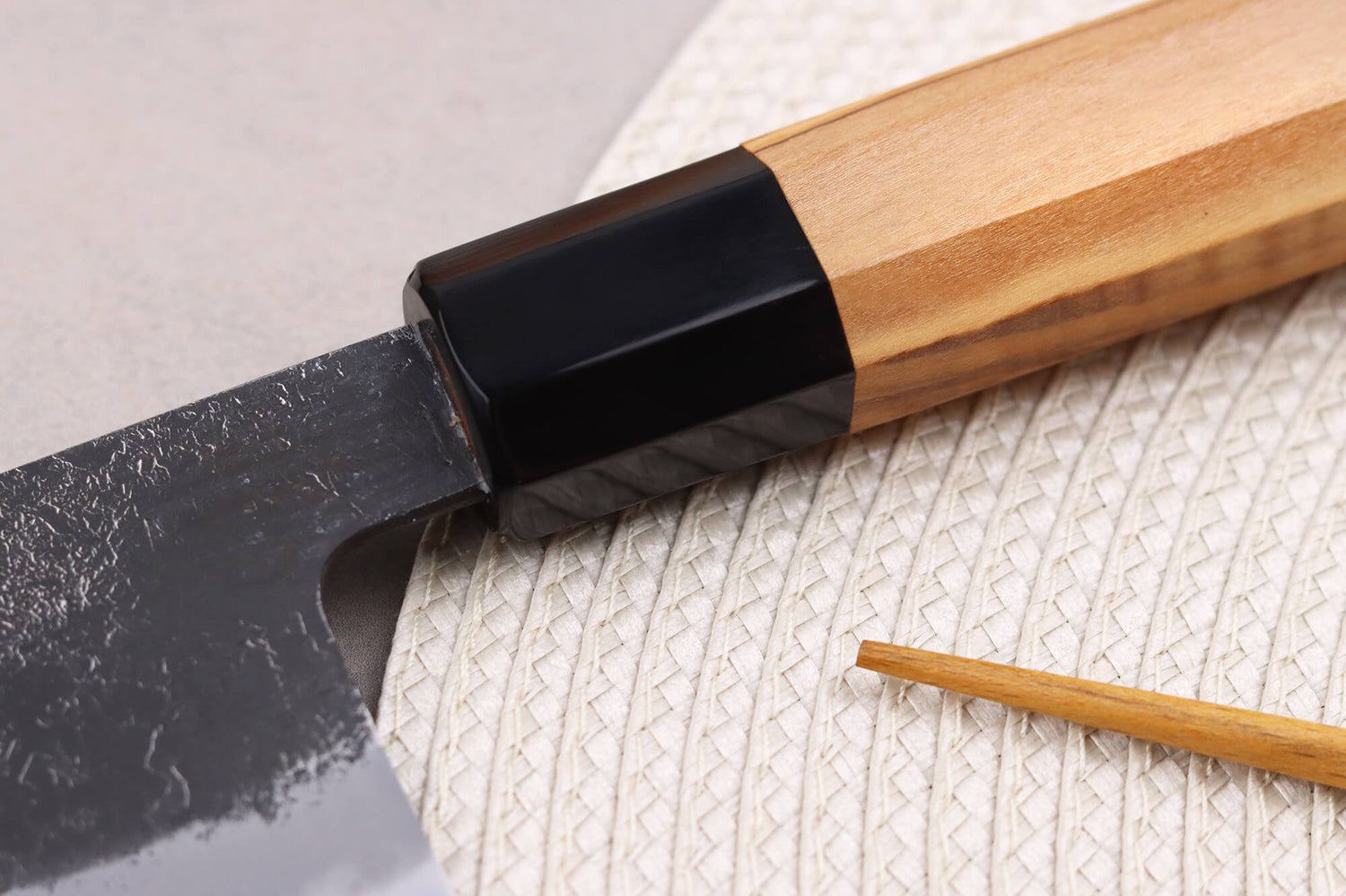 Couteau de chef kiritsuke 21cm japonais artisanal Hinoura Mutsumi Ajikataya Black Nashiji