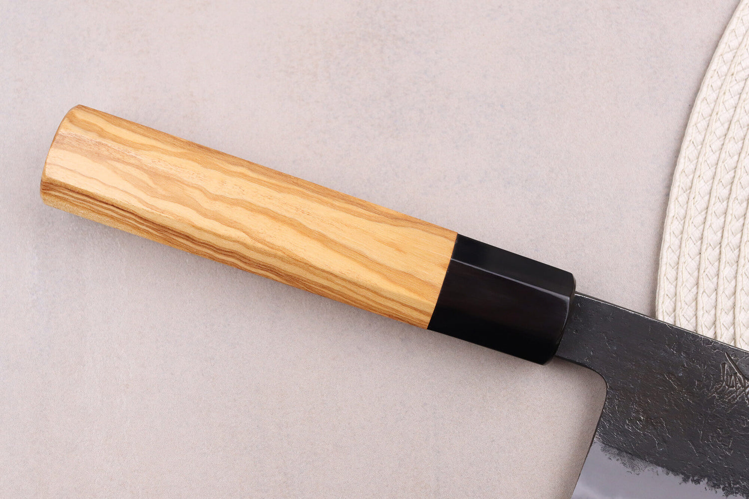 Couteau de chef kiritsuke 21cm japonais artisanal Hinoura Mutsumi Ajikataya Black Nashiji