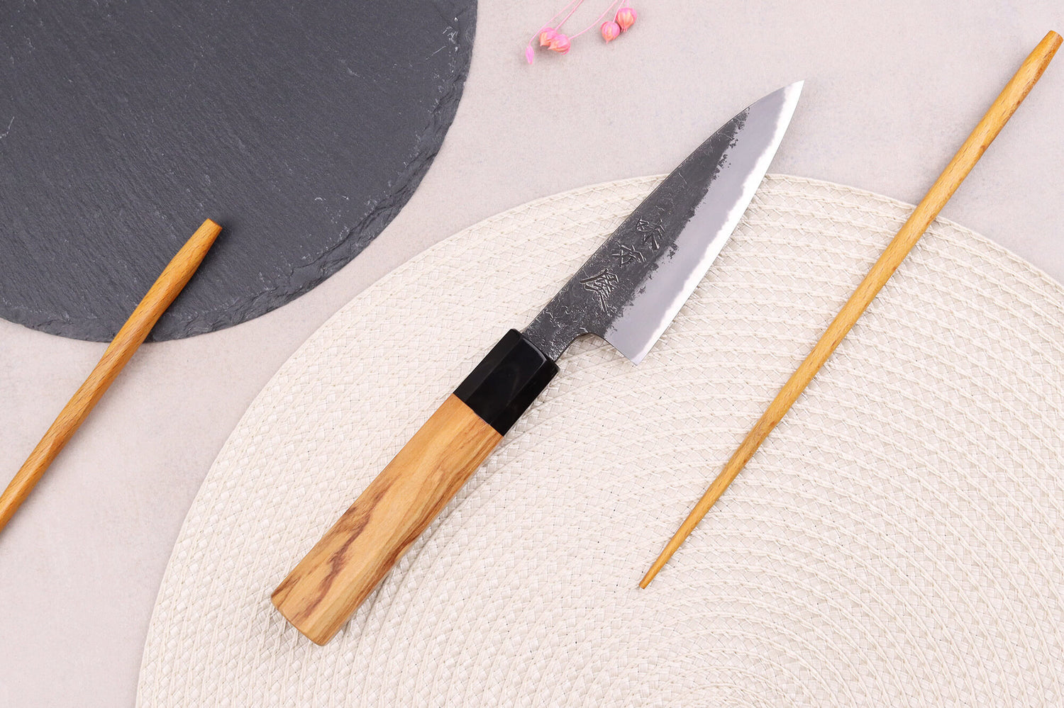 Couteau d'office 10cm japonais artisanal Hinoura Mutsumi Ajikataya Black Nashiji