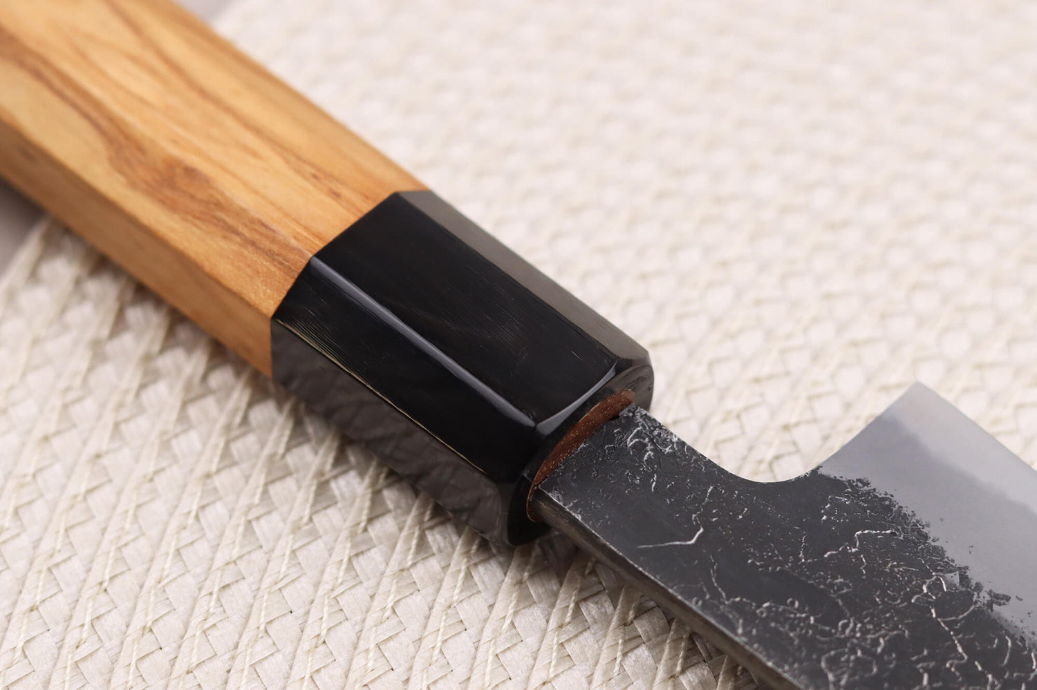 Couteau d'office 10cm japonais artisanal Hinoura Mutsumi Ajikataya Black Nashiji