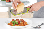 Râpe Joseph Joseph Twist Grater double lames grains épais / grains fins vert