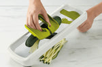 Mandoline Joseph Joseph Multi-Grip Plus avec poussoir et poignée pliante