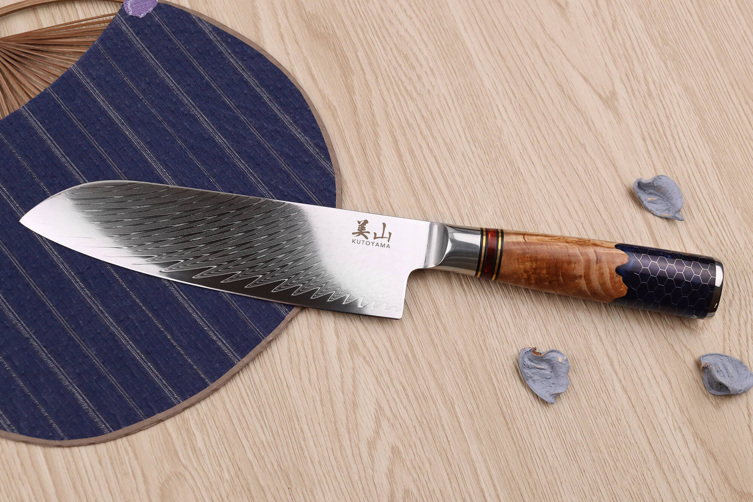 Couteau santoku 17cm Kutoyama damas nid d'abeille