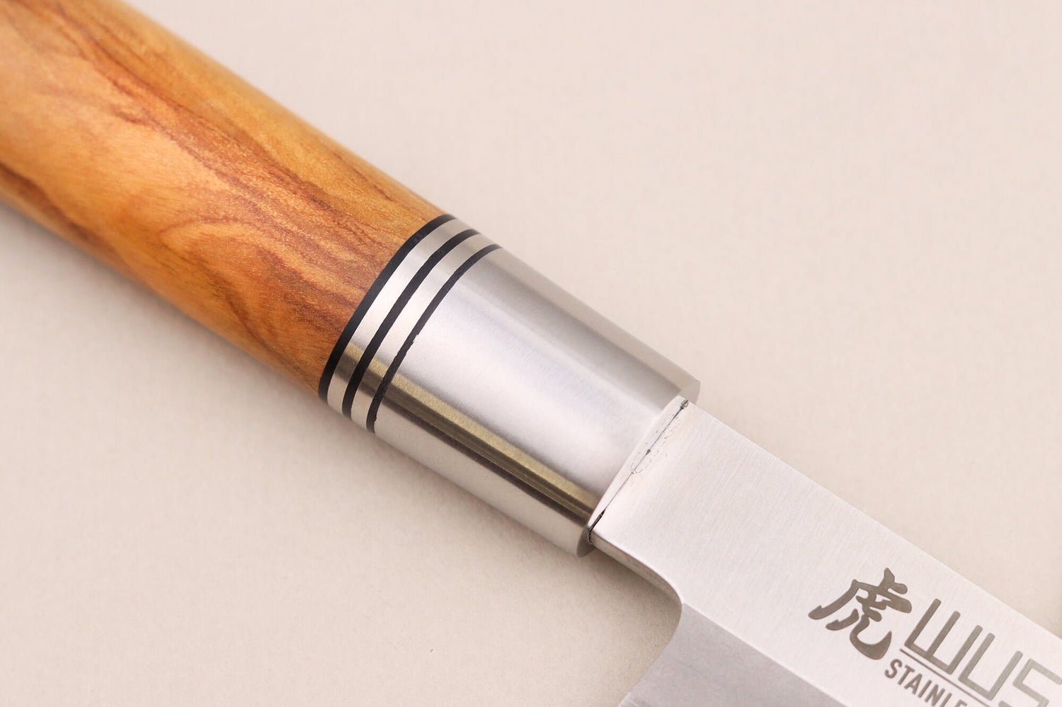 Couteau yanagiba 24cm Wusaki Olive 7Cr manche en olivier + saya