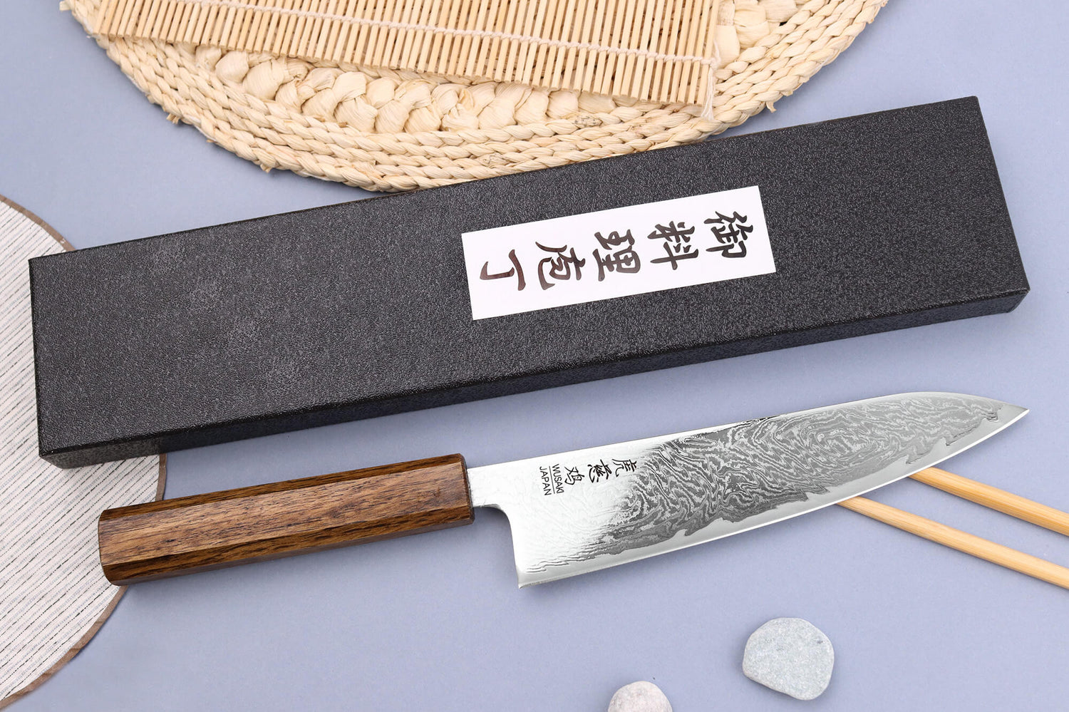Couteau de chef japonais artisanal Wusaki Unagi AUS10 damas 18cm manche chêne