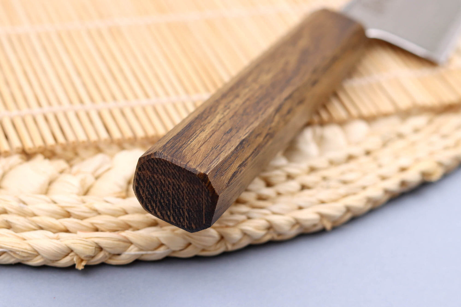 Couteau de chef japonais artisanal Wusaki Unagi AUS10 damas 18cm manche chêne