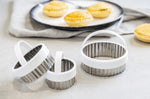 Set de 3 emporte-pièces cannelés KitchenCraft en inox avec poignées