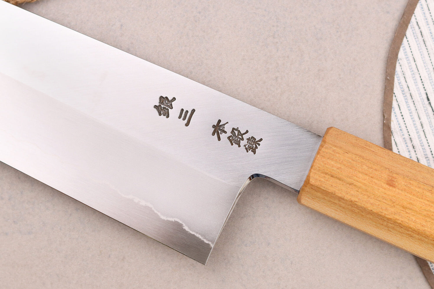 Couteau de chef 21cm japonais artisanal Hado Ginsan Cherry