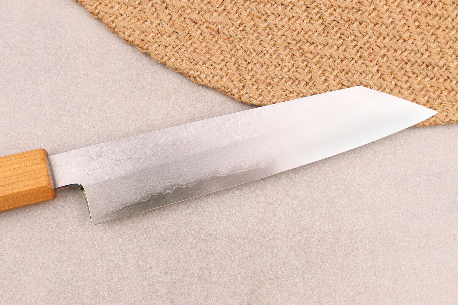 Couteau universel 15cm japonais artisanal Hado Ginsan Cherry damassé