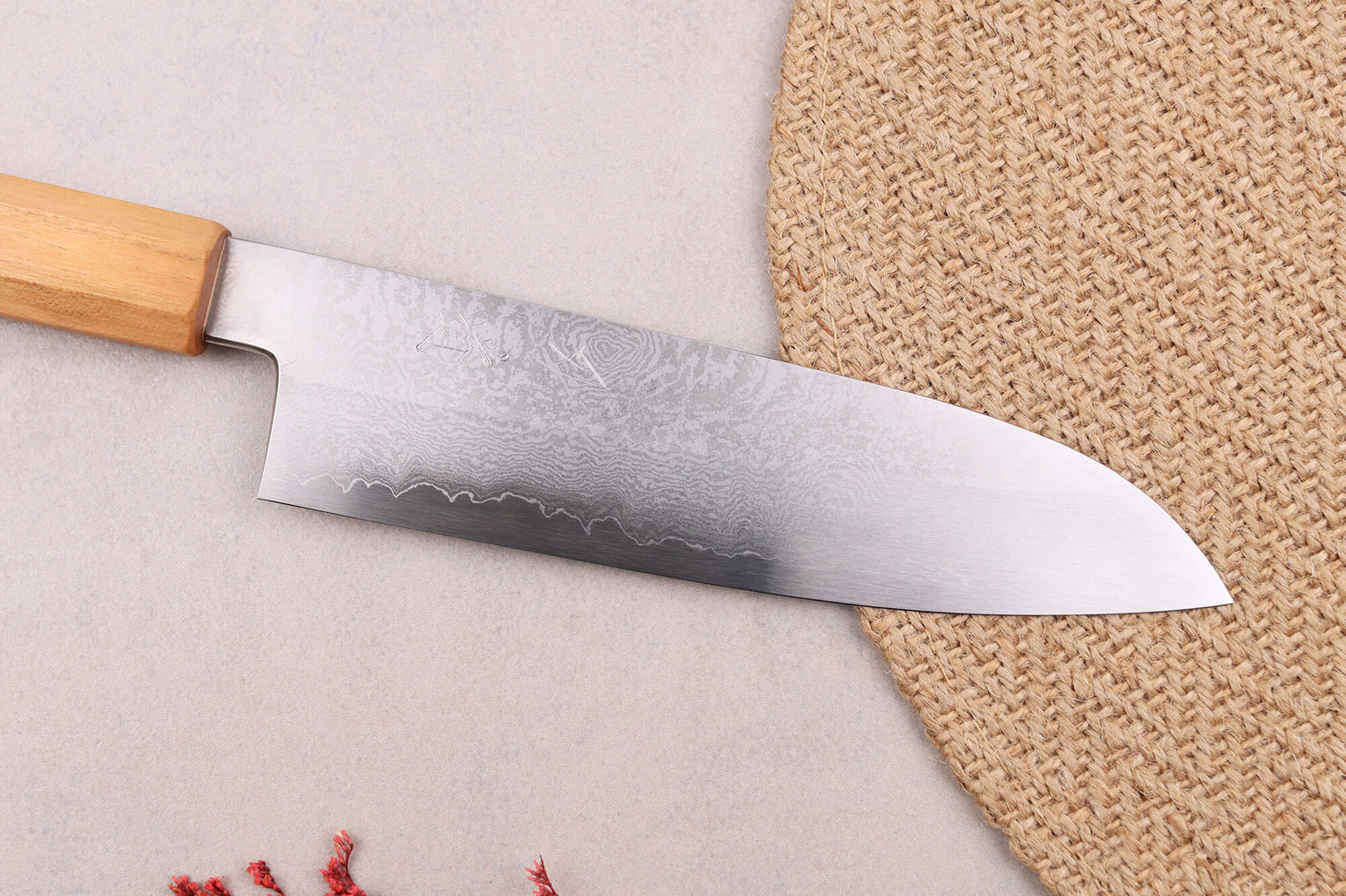 Couteau santoku 18cm japonais artisanal Hado Ginsan Cherry damassé