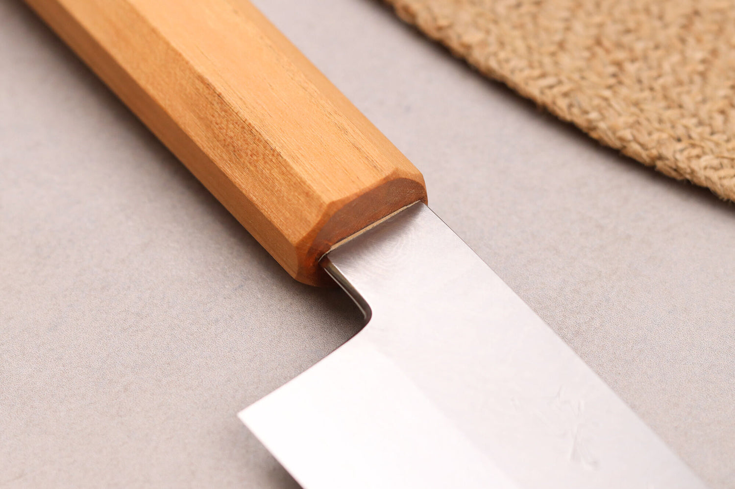 Couteau santoku 18cm japonais artisanal Hado Ginsan Cherry damassé