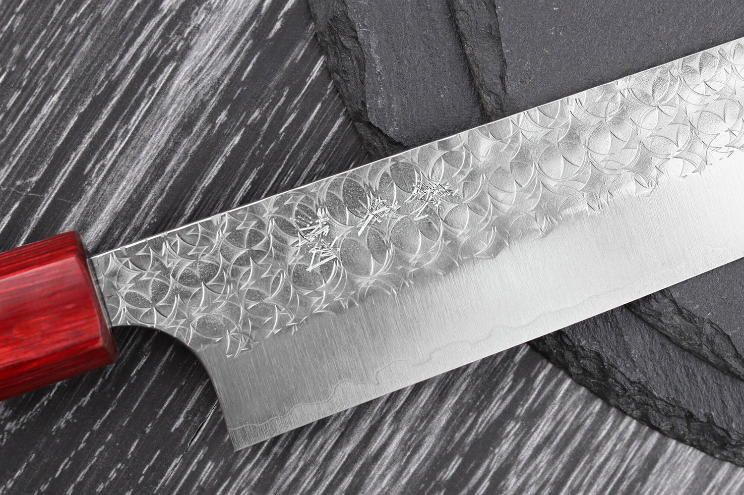 Couteau sujihiki japonais artisanal Yoshimi Kato Minamo SG2 Tsuchime 27cm
