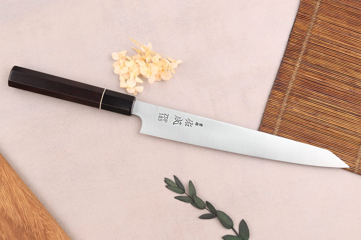 Couteau sujihiki 24cm japonais artisanal Sukenari ZDP-189 San Maï manche en ébène