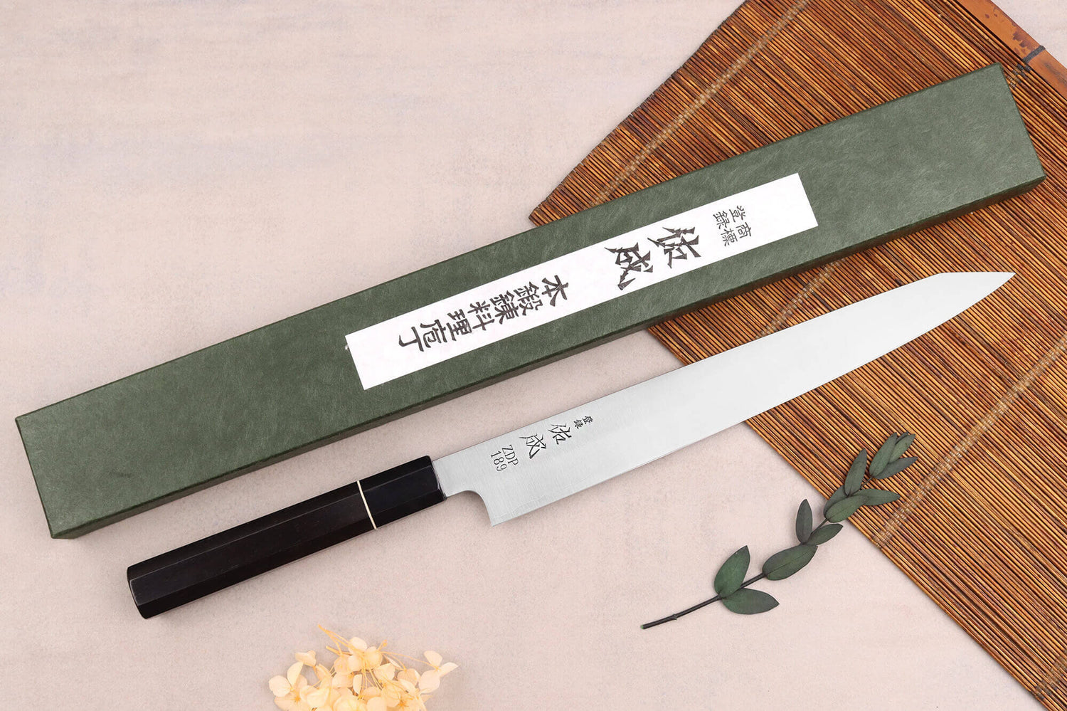 Couteau sujihiki 27cm japonais artisanal Sukenari ZDP-189 San Maï manche en ébène