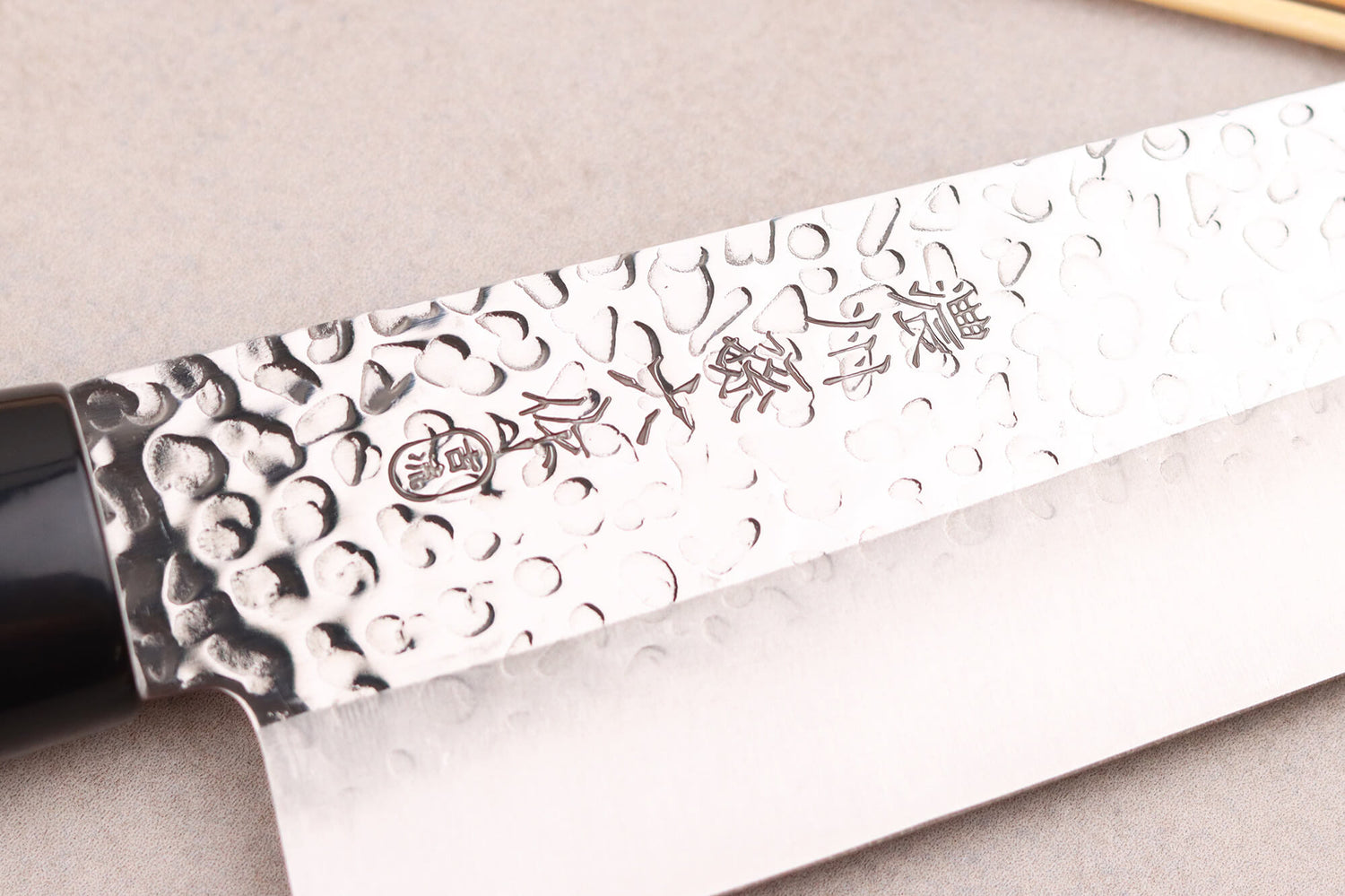 Couteau de chef 21cm japonais Satake Cutlery Tsuchime en magnolia