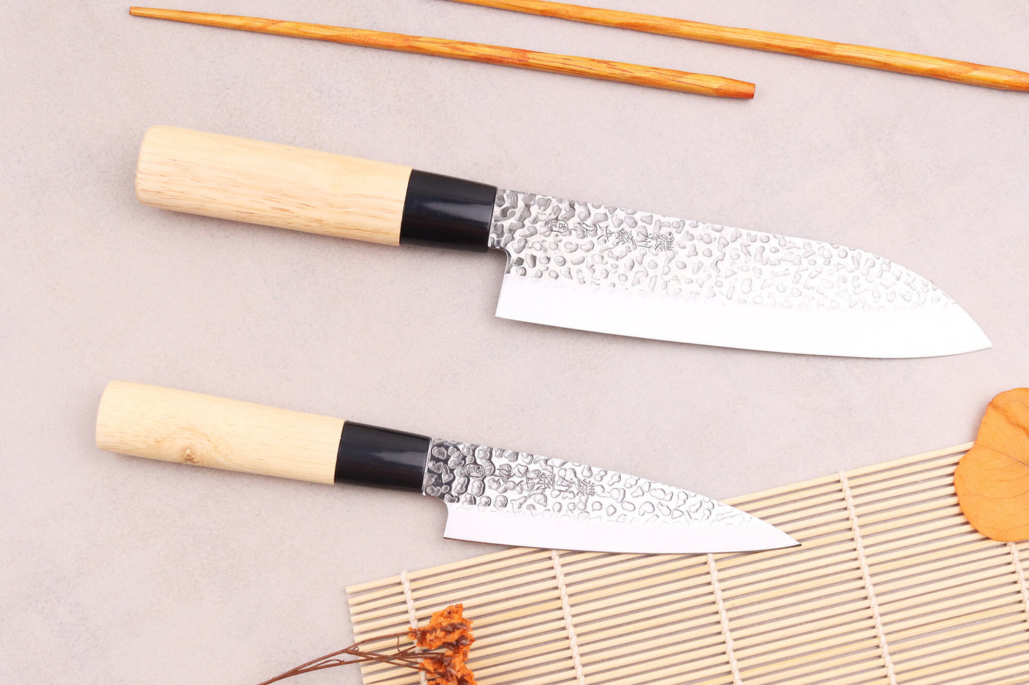 Coffret 2 couteaux japonais Satake Cutlery Tsuchime santoku + deba
