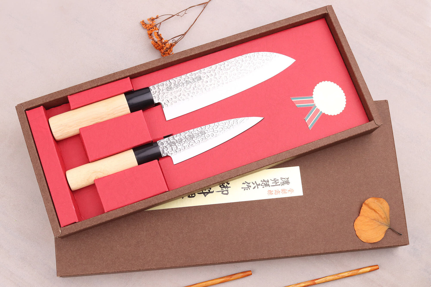 Coffret 2 couteaux japonais Satake Cutlery Tsuchime santoku + deba