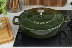 Sauteuse Staub Chistera en fonte émaillée basilic