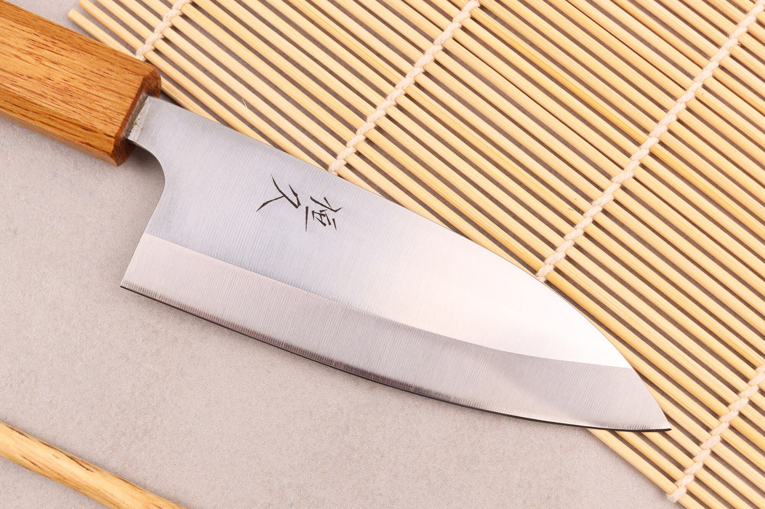 Couteau ko-deba 12cm artisanal japonais Tsunehisa AUS8 manche en chêne