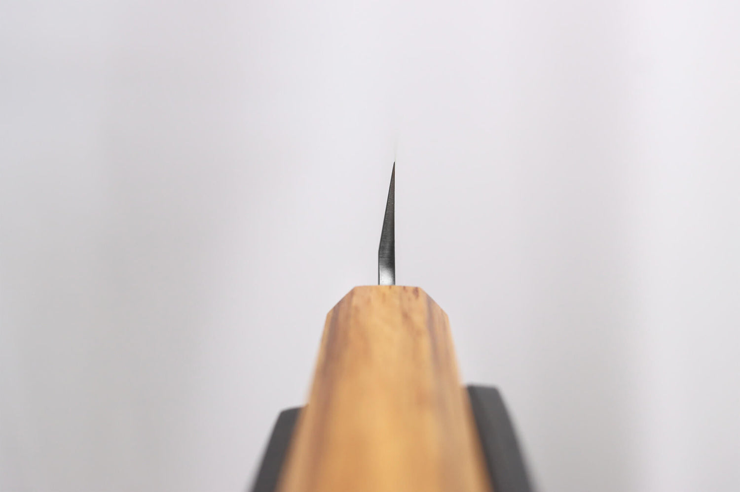 Couteau yanagiba 24cm artisanal japonais Tsunehisa AUS-8 manche en chêne